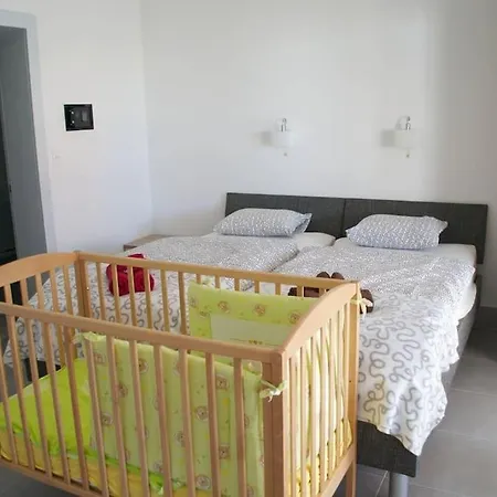 Lava Appartement Pirovac