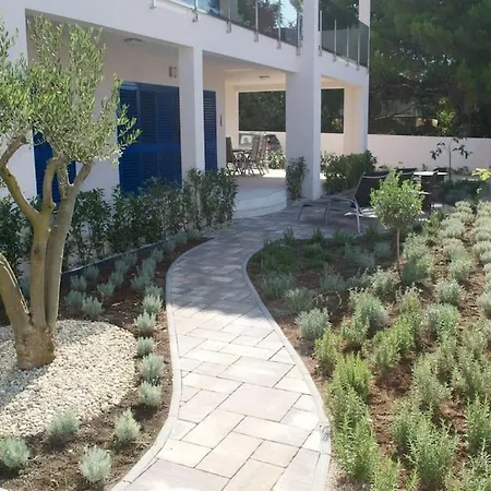 Lava Appartement Pirovac